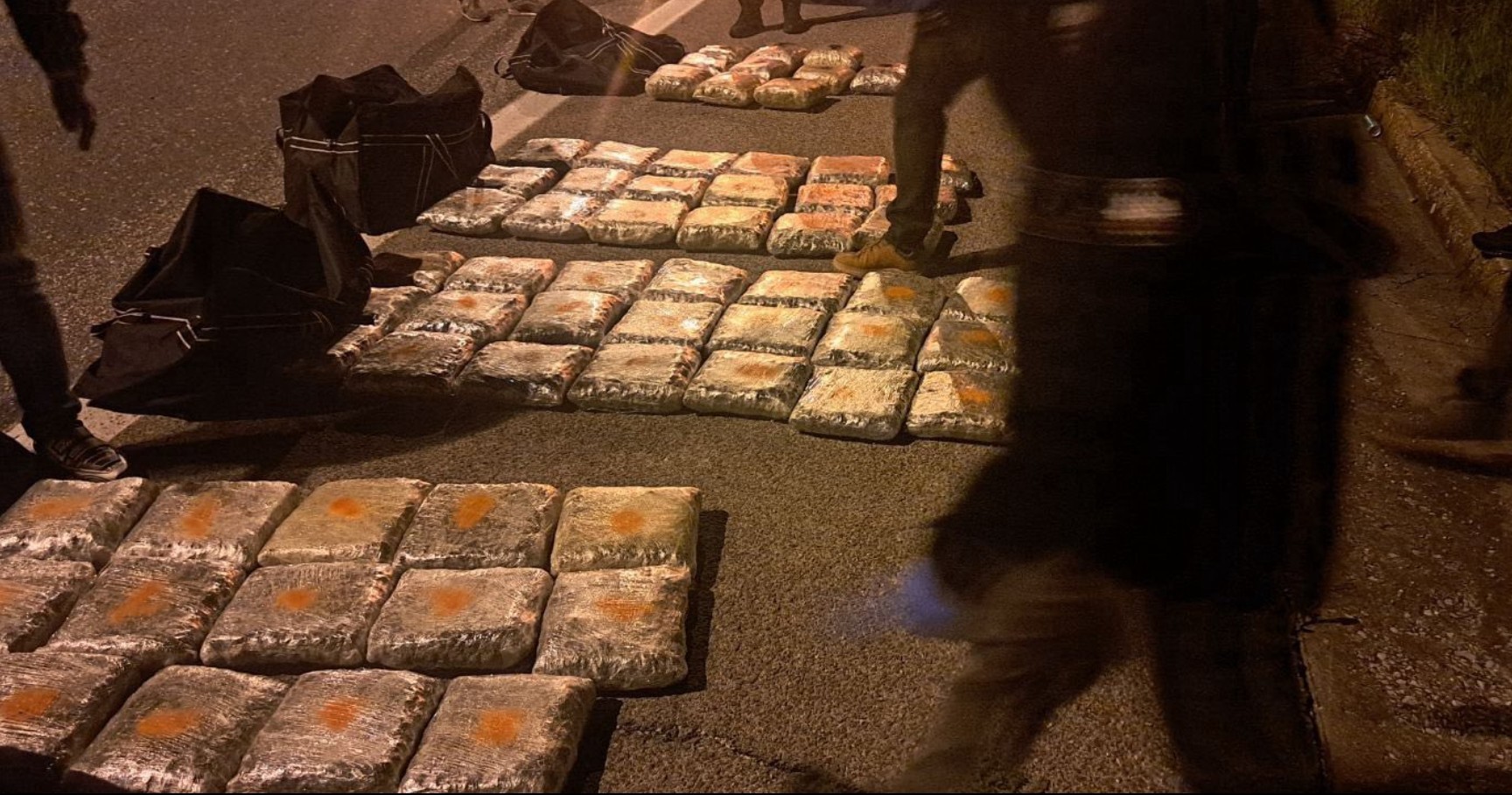 ПРЕСЕЧЕН ТРАНСПОРТ НА МАРИХУАНА: запленета е поголема количина, две лица завршија зад решетки (ФОТО)