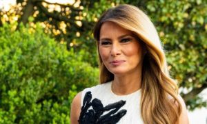 (ВИДЕО+ФОТО) ЗА СРЕДБАТА СО КРАЛИЦАТА, ТАА ИЗБРАЛА ФУСТАН ОД КОЈ ЗАСТАНУВА ЗДИВОТ: Моден судир на Меланија Трамп и Максима од Холандија