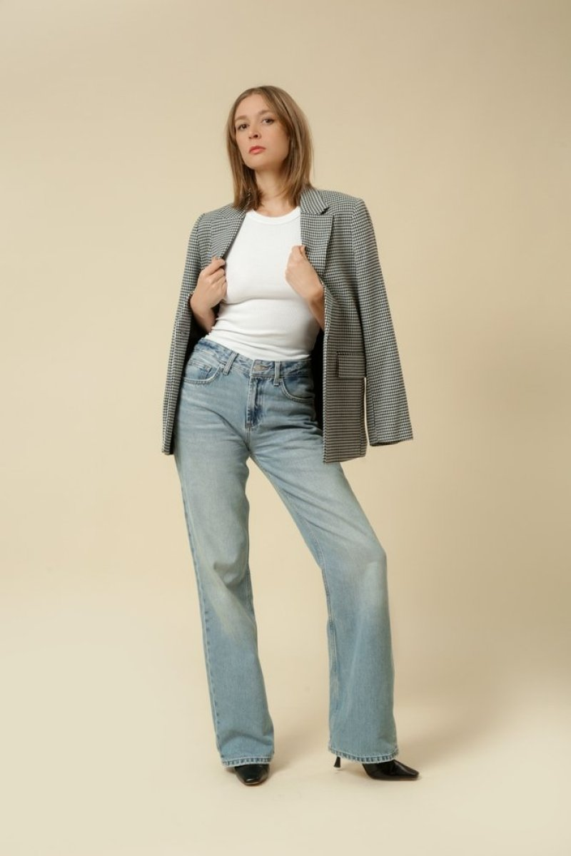 7 начини да го стилизирате вашето омилено јакна: Од канцеларија до вечерно излегување (ФОТО)