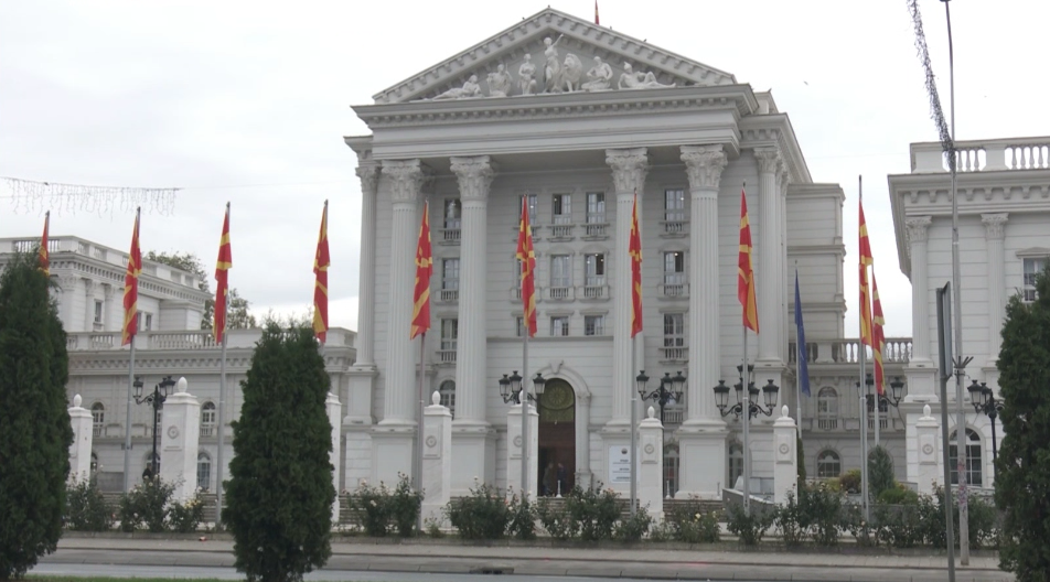 Владата со мерки за намалување на цената на јајцата и зеленчукот, се преговара со Окта за уште 1 денар попуст на гориво