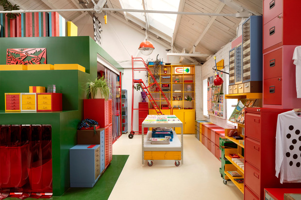 Студио за печатење во Глазгов со живописен визуелен стил