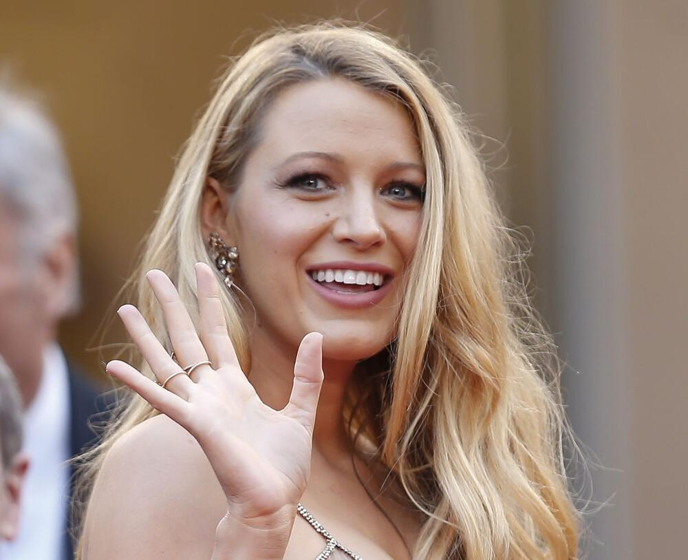 Делуваат како 5-минутен лифтинг на лицето: Ако имате спуштени очни капаци, овие трикови со маскара и туш за очи ќе ви го променат животот