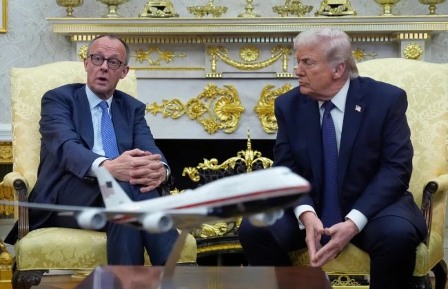 ТРАМП БИ МОЖЕЛ ДА ГО НАМАЛИ БРОЈОТ НА АМЕРИКАНСКИТЕ ВОЈНИЦИ ВО ГЕРМАНИЈА ПО КРИТИКИТЕ ОД МЕРЦ