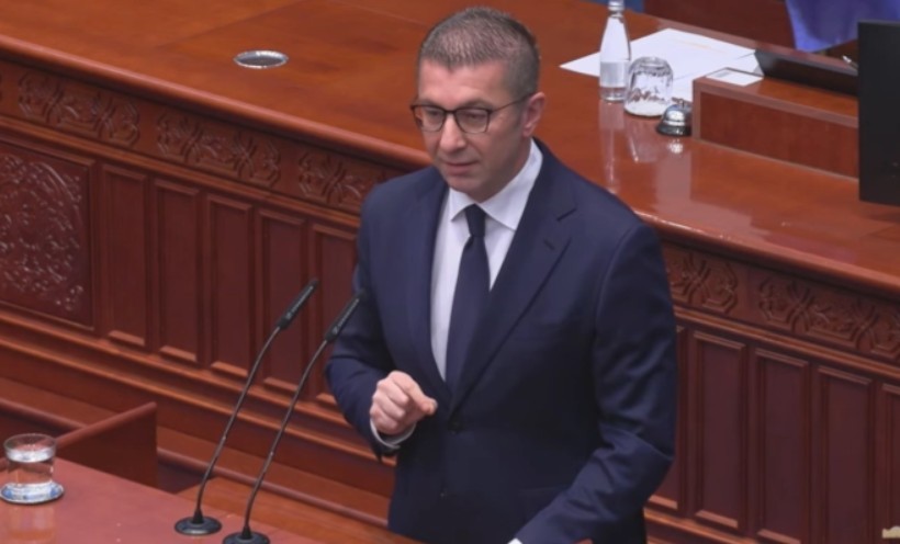 Луѓето во 21. век на Марс се качија,  вие се обидувате да добиете поени со ситен популизам: Мицкоски до Беџети на пратенички прашања