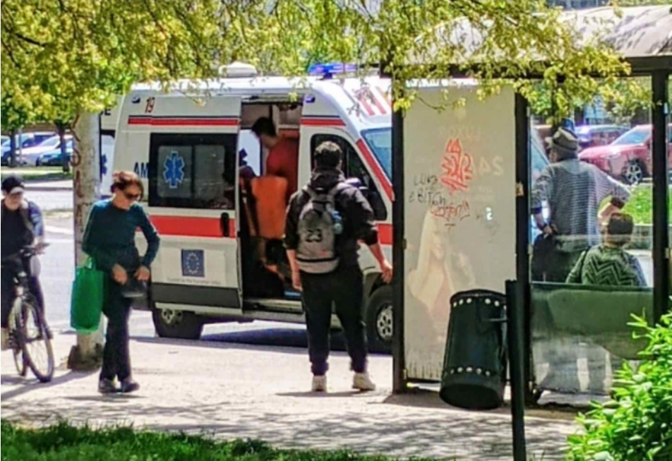 Маж искасан од глутница кучиња попладнево во Ново Лисиче