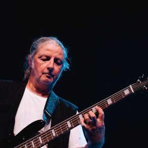 Денес роденден слави нашиот легендарен бас-гитарист Бодан Арсовски