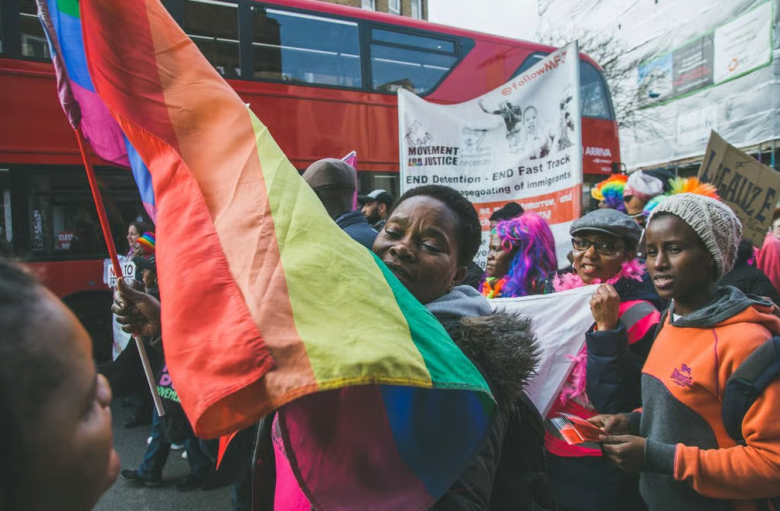 Мигранти лажат дека се геј за да добијат азил во Британија