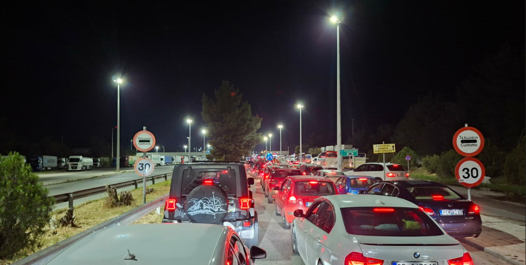 Долги колони и застој за влез и излез на граничниот премин со Грција