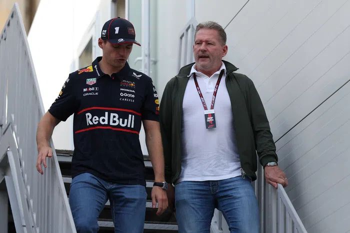 Хаос на рели: Таткото на Верстапен удри во дрво и се преврти – едвај остана жив (ВИДЕО)