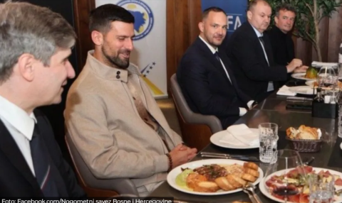 Ноле почна да јаде месо (ФОТО)