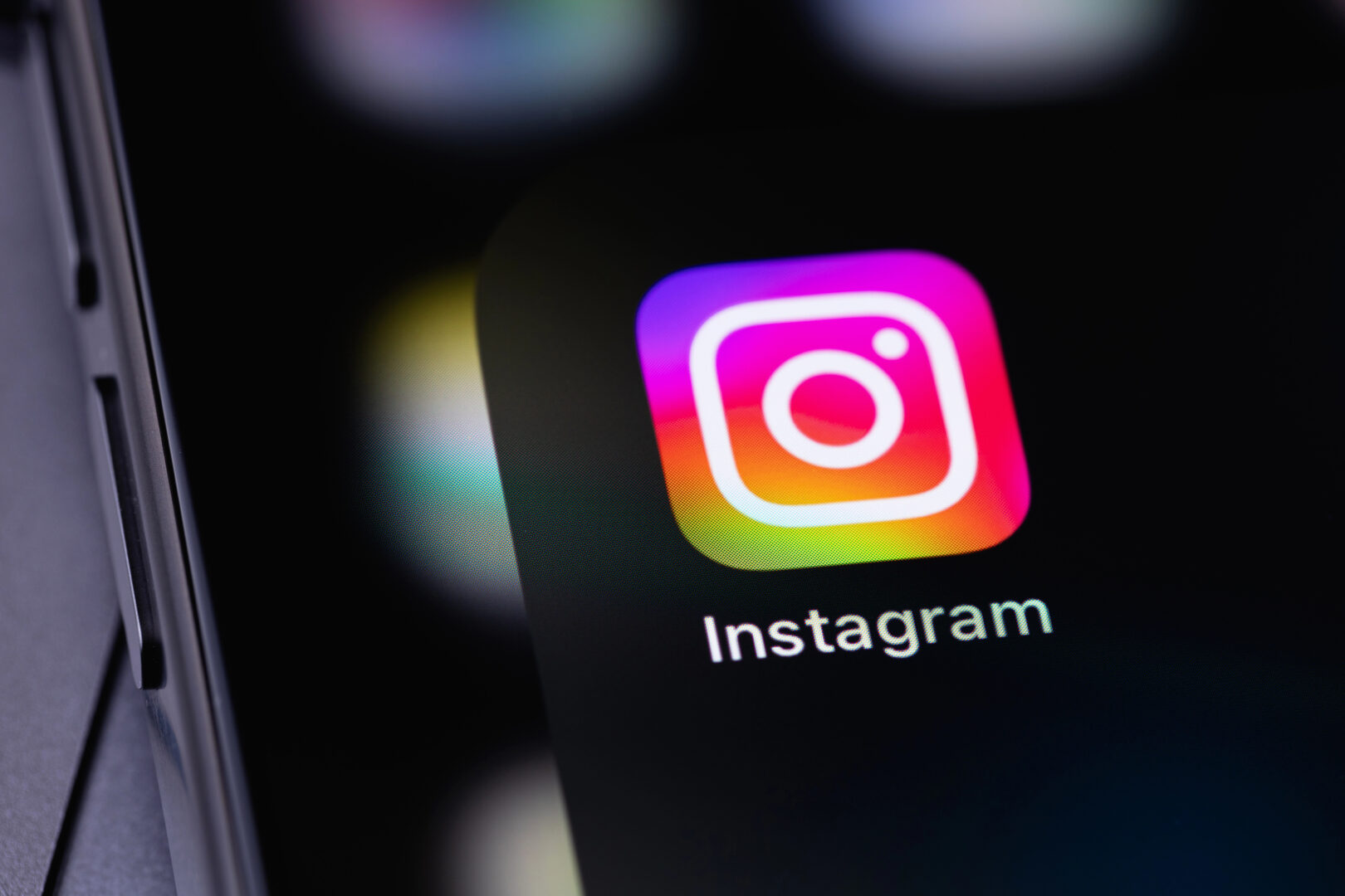 Instagram воведува нови правила за тинејџери: Што значат ограничувањата?