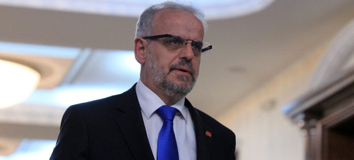 Џафери го запечати исклучувањето на албанскиот јазик од правосудниот испит, обвинија од ВЛЕН