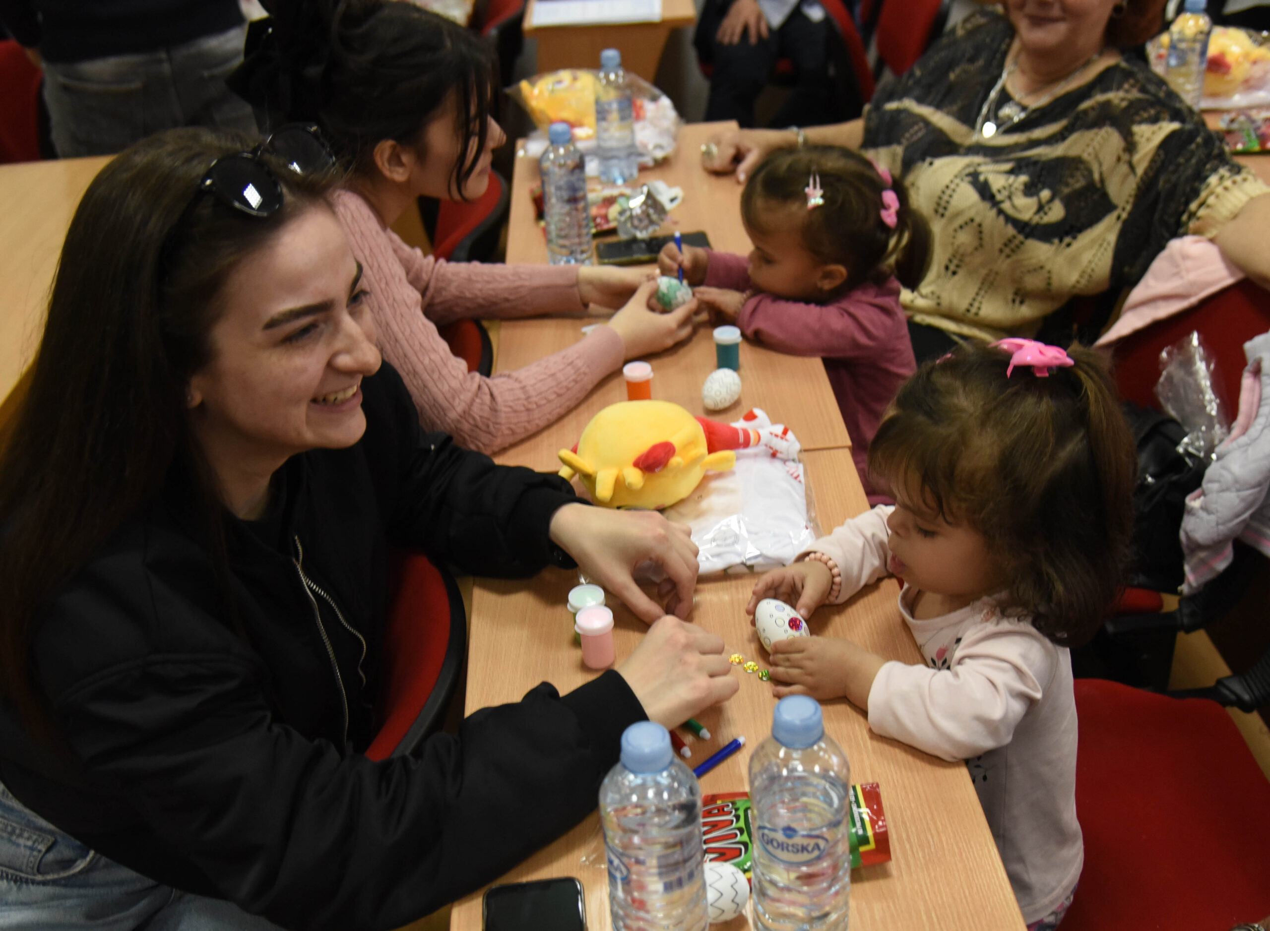 Песна, игра и инклузија – Европски универзитет – Скопје, пред Велигден, полн со љубов и детски насмевки