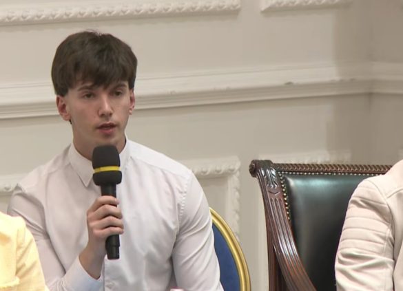 „Ако премиерот прави се за да ги задржи младите тука, нека не викаат на состаноци на време“, рече претставник на студентите