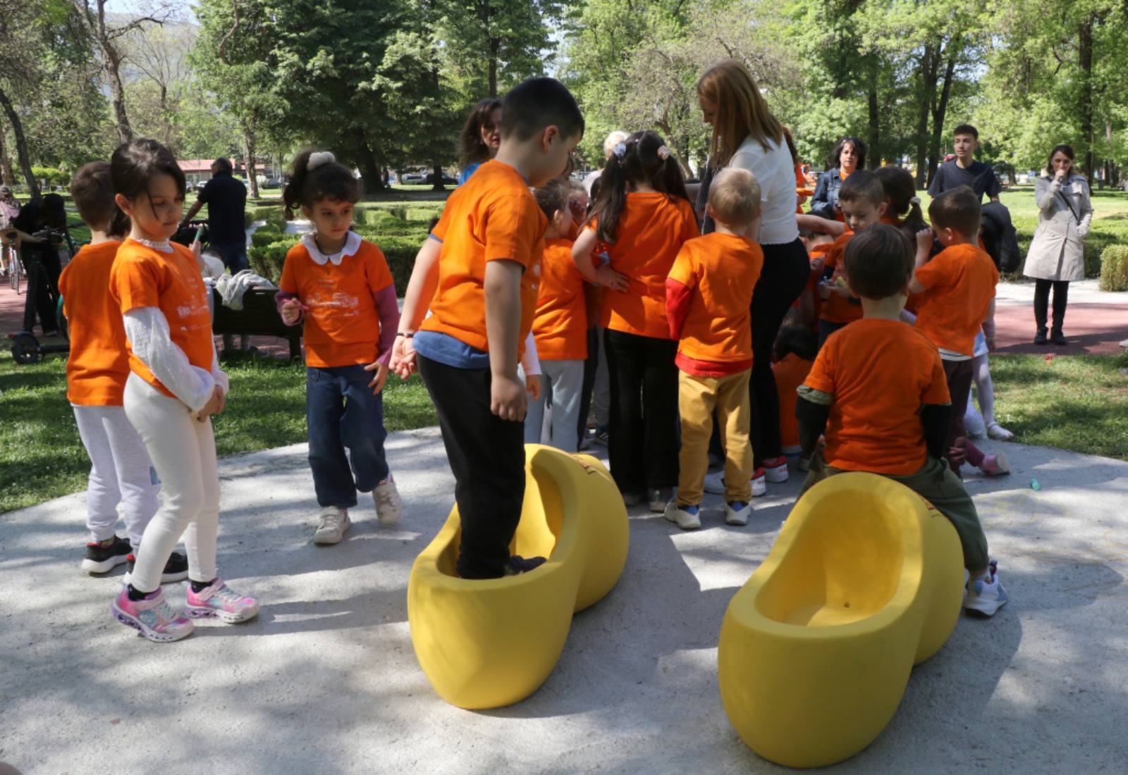 СО ЕКО АКТИВНОСТИ, ВО СКОПЈЕ СЕ ПРОСЛАВИ ДЕНОТ НА КРАЛОТ НА ХОЛАНДИЈА