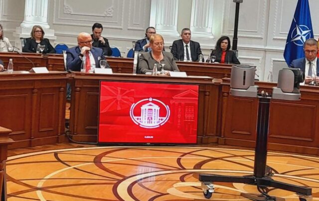 Голема лага е дека ќе студираат деца само на богати, изјави министерката за образование