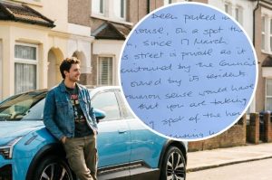 (ФОТО) 11 дена паркирал пред куќата на соседот па добил порака: „Никогаш повеќе не го прави тоа“