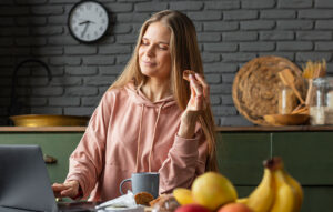 Мали навики што можат да ја подобрат енергијата, концентрацијата и расположението преку ден