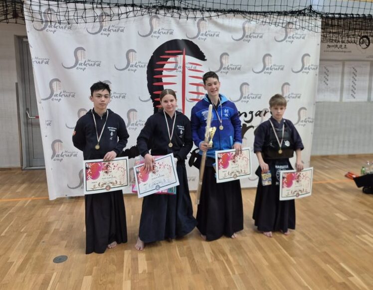 Сребро за Меланија Крстевска, бронза за Михаил Миленковиќ на „Сакура кендо купот“ во Будимпешта