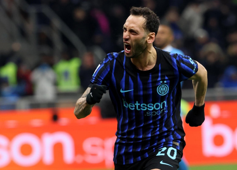 Ракетата на Чаланугло на дербито Интер - Рома