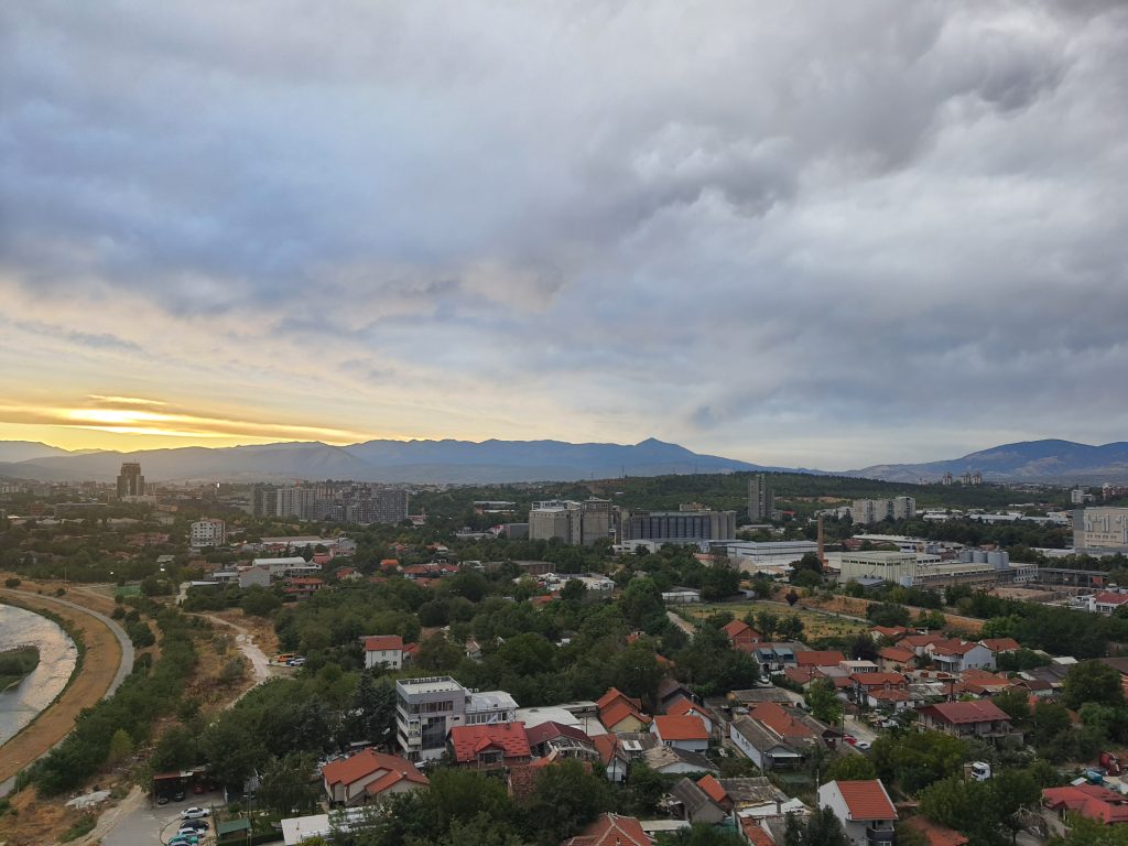 Времето денеска: Променливо облачно со сончеви периоди