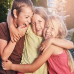 6 позитивни знаци што покажуваат дека вашето дете има добри пријатели