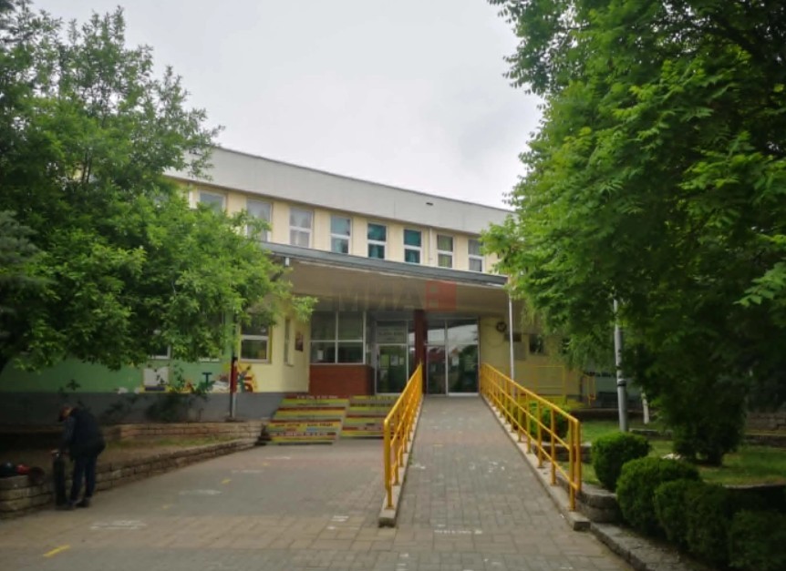 Вандалски упад во ООУ „Ванчо Прќе“ – Штип: Уништени кабинети, над 1.100 ученици без настава