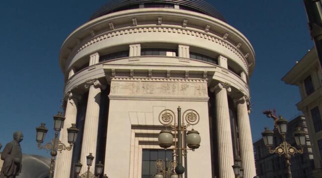 Се бара притвор за таткото и двајцата синови кои претепаа вработени на гробиштата Бутел