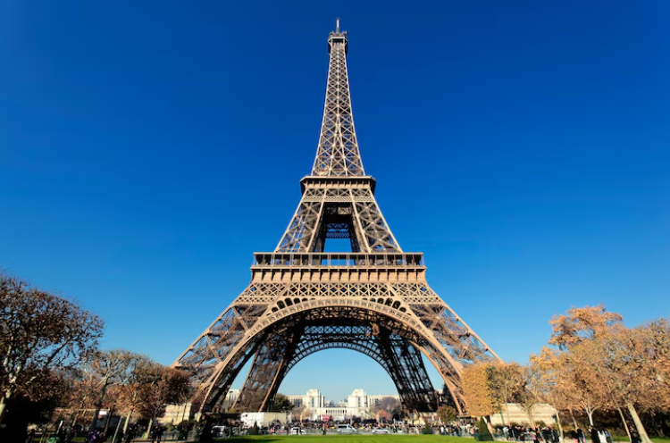 Историски делови од Ајфеловата кула одат на аукција, се прогнозира и цената