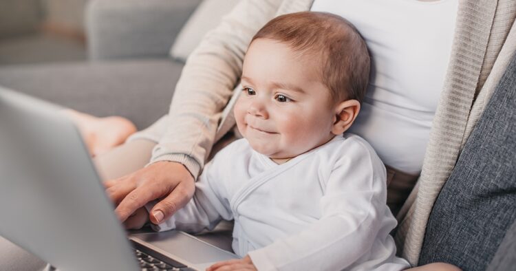 ИСТРАЖУВАЊЕ: Сè повеќе родители се потпираат на вештачката интелигенција за совети за деца