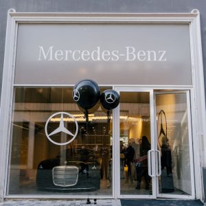Мерцедес отвора авто-бутици во најголемите градови во светот