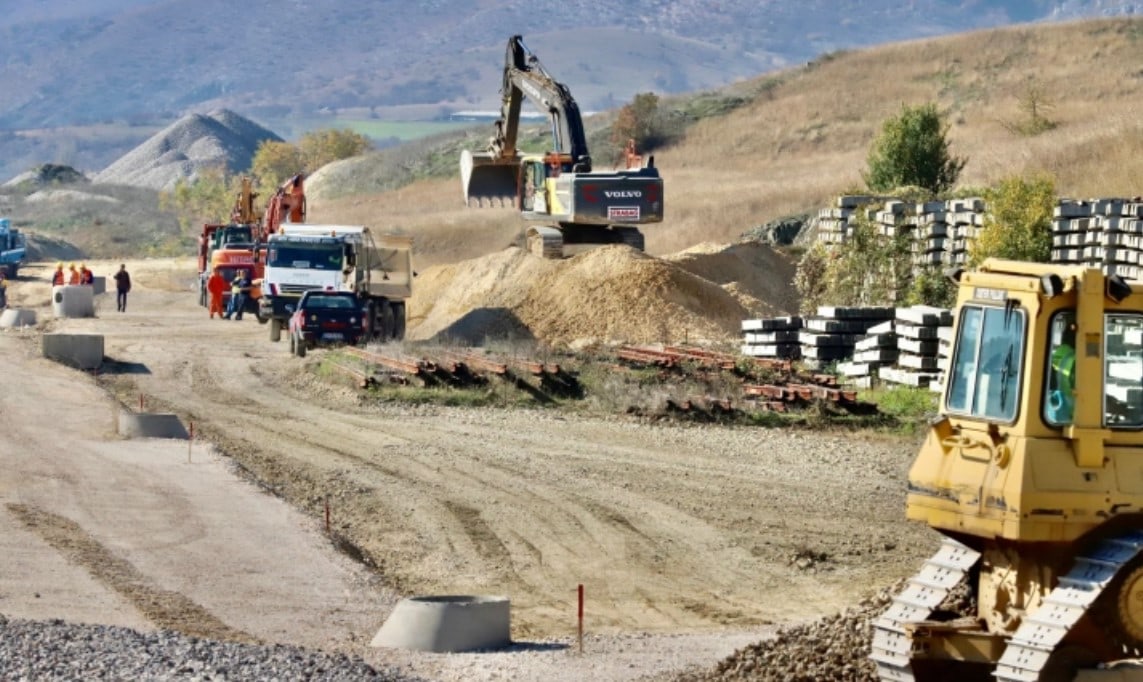 КОРИДОРОТ 8 ЗАБРЗУВА: Нови патни инвестиции со амбиција да ја сменат транспортната мапа на земјата