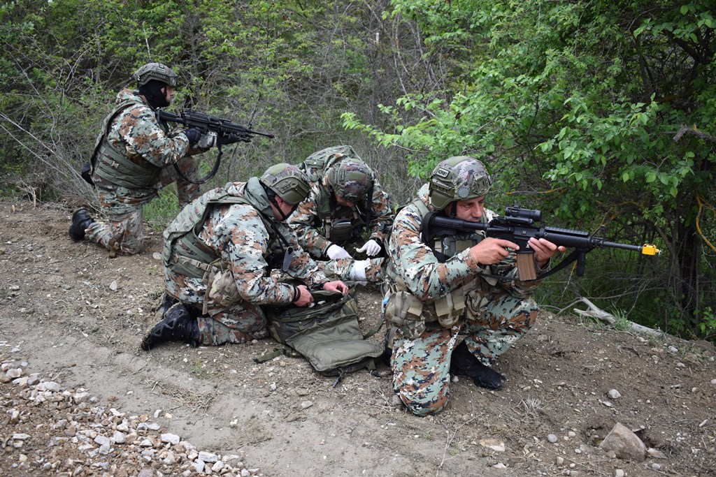 На армискиот полигон Криволак се реализра вежбата „Блесок 26“ во која се реализираат сложени сценарија