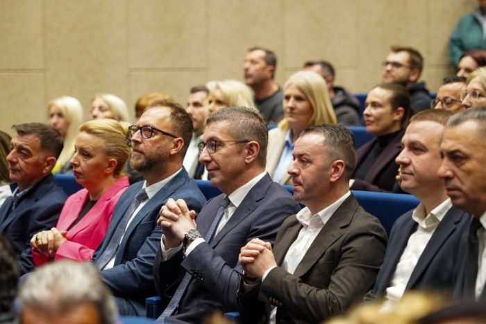 МИЦКОСКИ: Следбениците на живковизмот во Бугарија, за жал, слават што има вакви мекотелни политичари во опозицискиот СДСМ