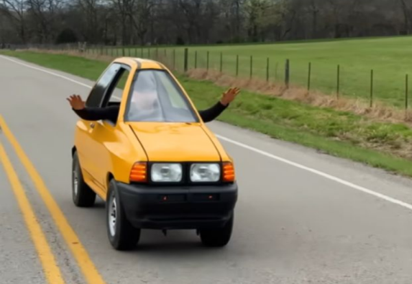 Најтесниот легален автомобил во светот е потесен и од количка од супермаркет