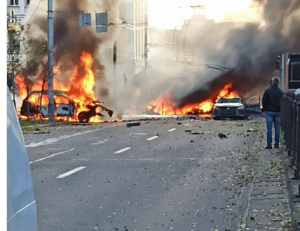 Русите насилно го нападнаа Киев, ракета погоди зграда: Момче и жена се убиени, десетици се повредени