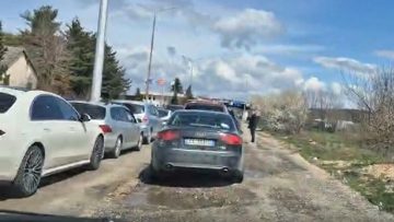 Колони на „Ќафасан“: Албанци масовно доаѓаат по поевтино гориво и храна во Македонија