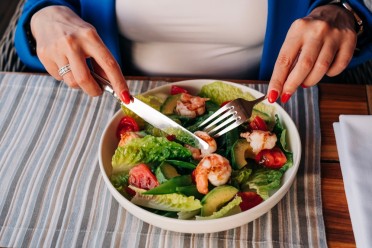 Храната ја штити кожата: Експертите ги препорачуваат овие 10 намирници бидејќи можат да го забават стареењето, вашето лице ќе биде убаво