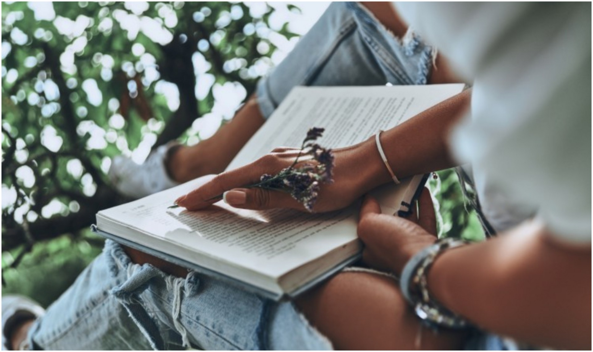 Како пишувањето дневник стана „велнес“ ритуал на успешните жени: Навика од 10 минути која ќе го промени вашиот „мајндсет“