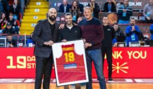 „Таа селекција на ЕП 2011 беше вистинско семејство – Колку само го гушкаа и тешеа Дамјан Стојановски…“ (ВИДЕО)