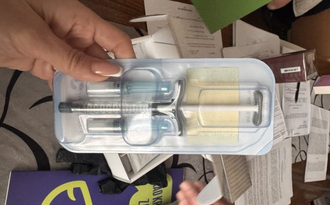 ТРОЈЦА ЛЕКАРИ ОД КОЖНО ВО БОЛНИЦАТА „8 СЕПТЕМВРИ“ И ЕДЕН ОД КЛИНИКАТА ЗА ДЕРМАТОЛОГИЈА СЕ МЕЃУ 14 УАПСЕНИ ЗА ЛАЖНИ БОТОКСИ И ФИЛЕРИ ОД СРБИЈА, ТУРЦИЈА И КОРЕЈА