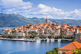 Пријави за бомби во неколку училишта во Сплит, полицијата ги проверува