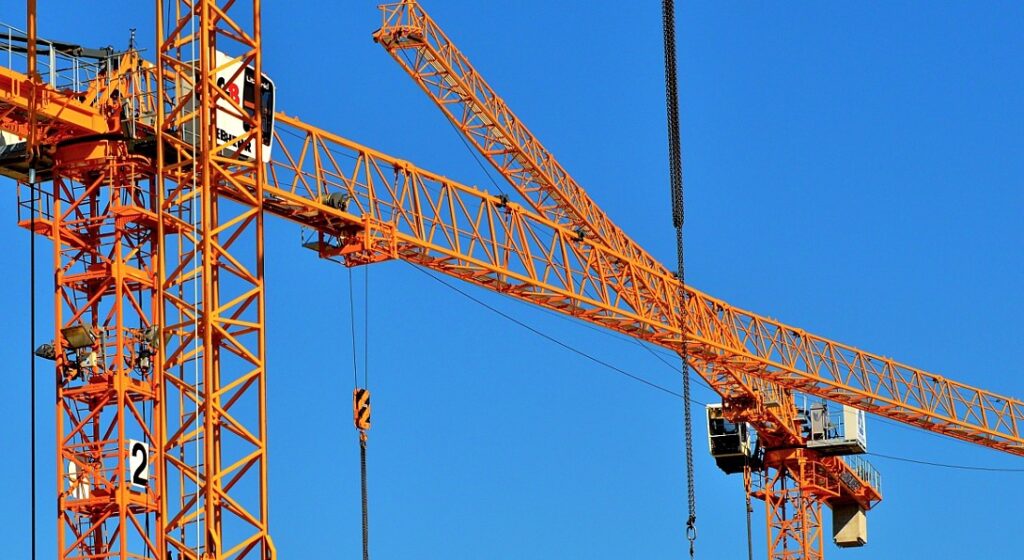 Се урна кран во Белград – едно лице загина, двајца повредени