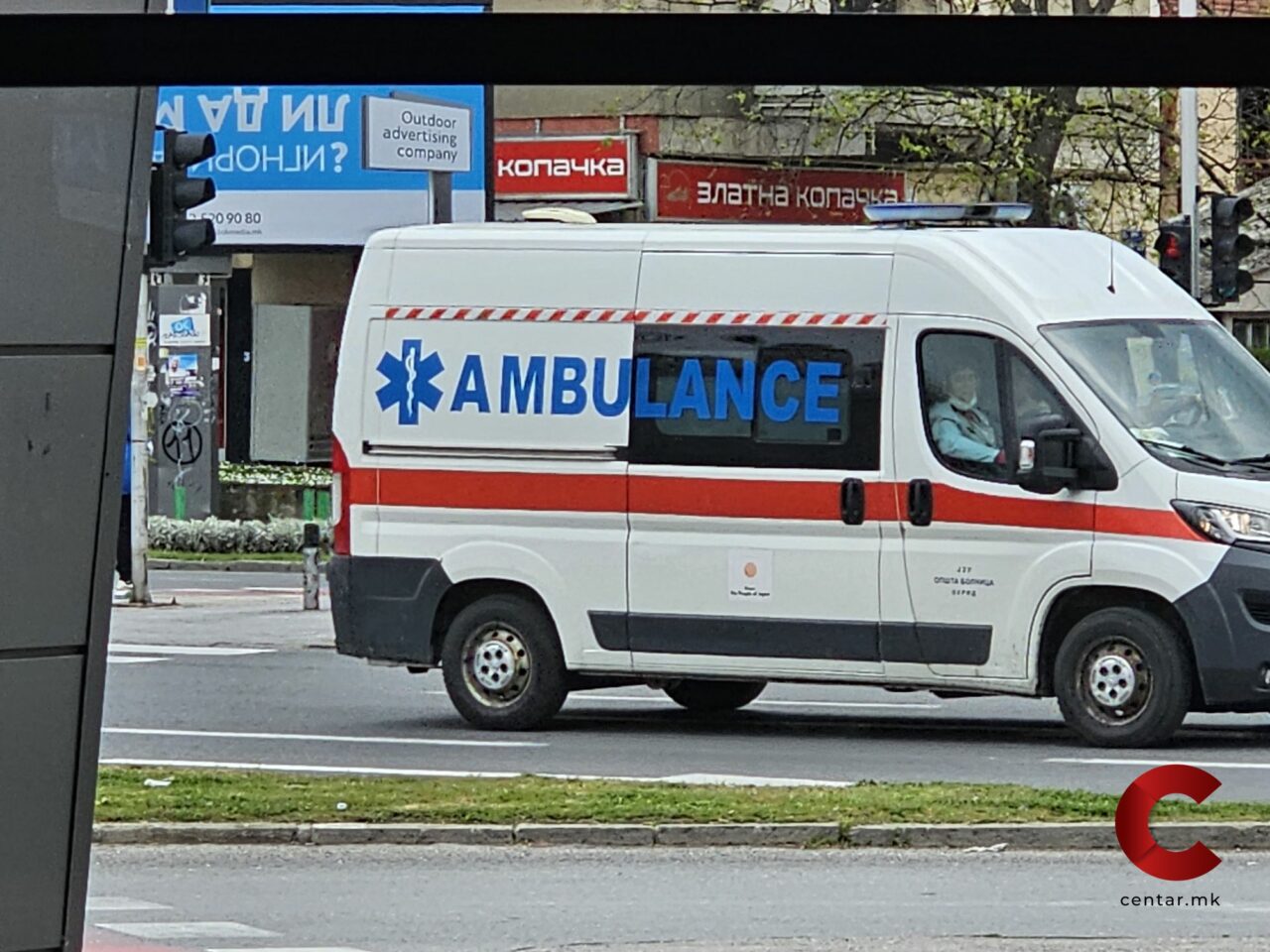 ДРАМА ВО ЦЕНТАРОТ: Пешак тешко повреден по удар од „мерцедес“