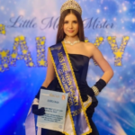 (Фото) Нина Црнокрак доби важна титула, стана Мис тинејџерка на галаксијата 2026“, гордиот татко Мики се пофали