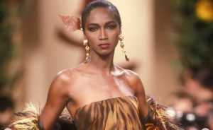 (ФОТО) ИМАЛА 9 ГОДИНИ КОГА БИЛА ОСАКАТЕНА А СЕ ПОРОДИЛА НА 17 ГОДИНИ: Животната приказна на моделот кој бил пронајден во река