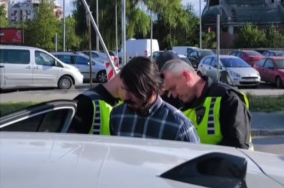 (Видео) Левица: Приведен член на Црвена младина пред натпреварот Македонија–Израел поради знаме на Палестина