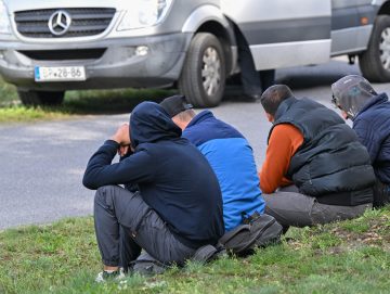 ПРЕВЕЗУВАЛ МИГРАНТИ ОД ИНДИЈА: Приведен 72-годишен скопјанец кај Блаце