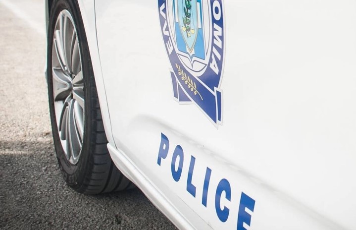 Пукање на две места во Атина, има повредени – напаѓачот во бегство