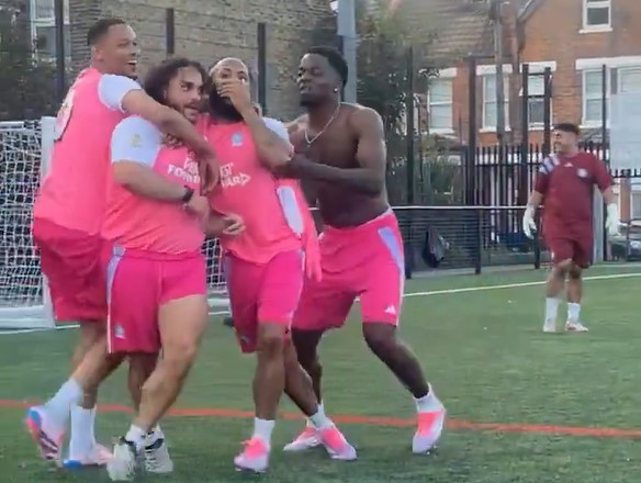 Подигнете му споменик за дриблингов